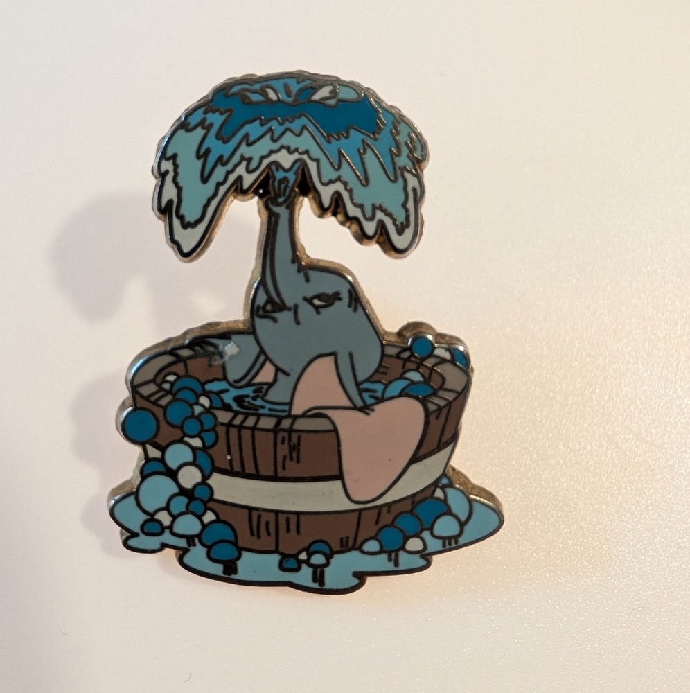 Disney Pin Memorable Moments Series - Dumbo in Wash Tub 2006